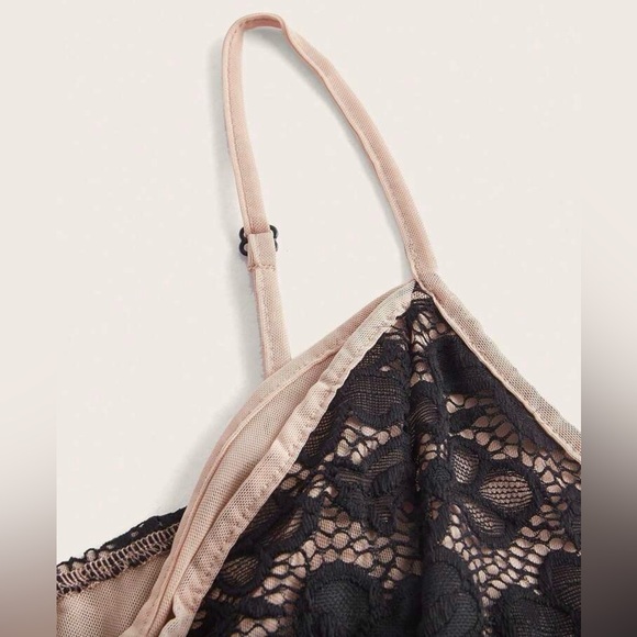 🆕 SHEIN Curve - Black & Cream Floral Lace Overlay Crop Top - Picture 4 of 5